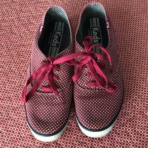 Ked’s maroon polka dot tennis shoes